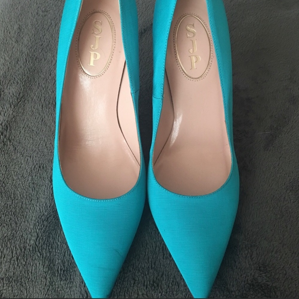 Beautiful SJP Turquoise Pumps